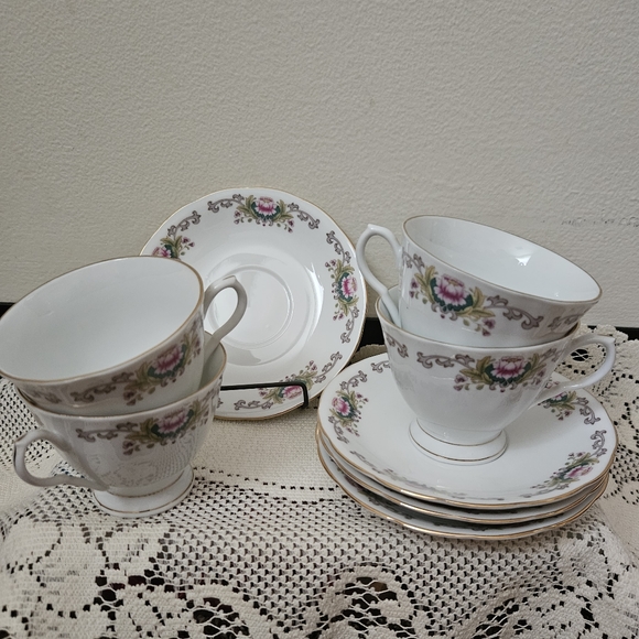 Set of 4 Lotus teacups and saucer set - Picture 10 of 10